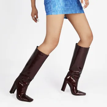 Arden Furtado / 2023 Зимние женские сапоги до колена из глянцевой кожи с квадратным носком на не сужающемся книзу массивном каблуке, модные ботинки без застежки в стиле пэчворк