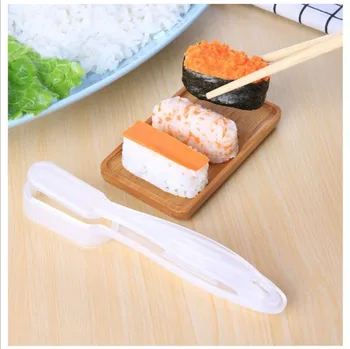 Инструмент для изготовления модели суши военного корабля вмещает прессованный рис, прямоугольную форму для роллов из риса и овощей, японскую еду и замешивание суши-артефакта