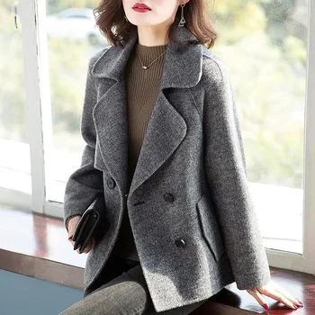 Корейская версия двубортного вязаного пальто-кардигана, женская короткая осенне-зимняя одежда 2023, Новое свободное универсальное шерстяное пальто