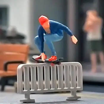 Миниатюрная фигурка мальчика на скейтборде, Мини-раскрашенный макет сцены, модель диорамы, декор кукольного домика для парковых коллекций, модель железной дороги, поезд