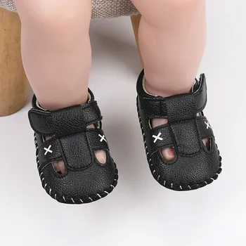 Мягкие и уютные летние сандалии для маленьких мальчиков: милый мультяшный дизайн с отверстиями, нескользящая обувь для первых шагов (0-15 месяцев)