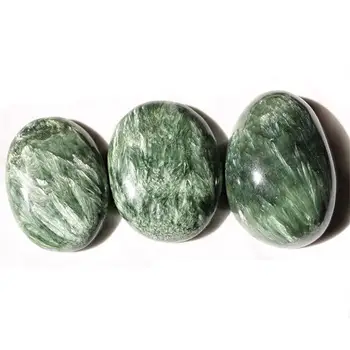 Отполированный натуральный драгоценный камень серафинит размером с ладонь, зеленый камень серафинит